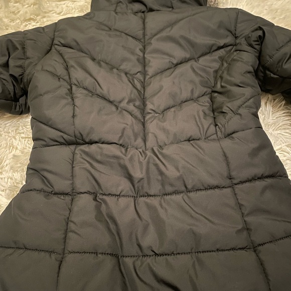 Girl’s Columbia thick hooded jacket with removable fur - Picture 7 of 14